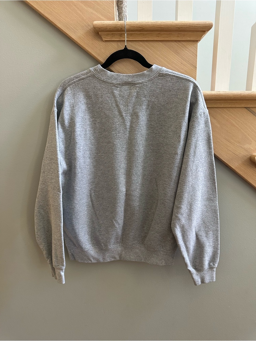 Obey Gray Crewneck with Leopard-Pattern Logo - Picture 4 of 4